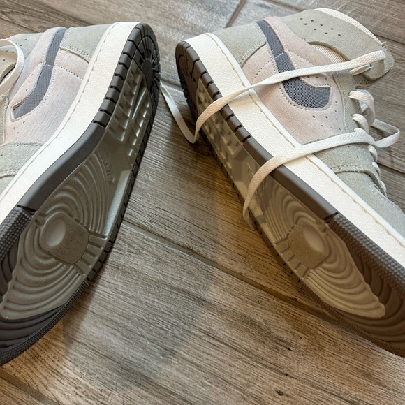 Air Jordan - Picture 2 of 4